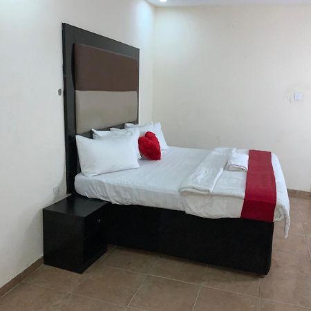 Senators Suites And Towers Hotel Omole Экстерьер фото