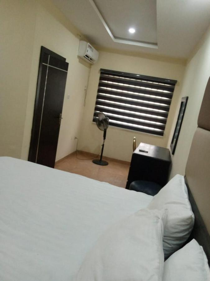 Senators Suites And Towers Hotel Omole Экстерьер фото