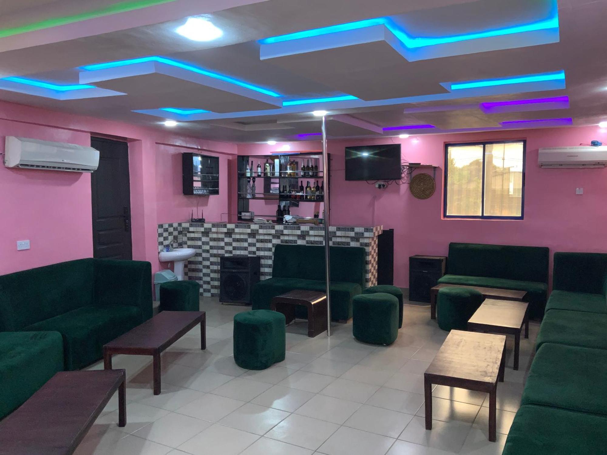 Senators Suites And Towers Hotel Omole Экстерьер фото