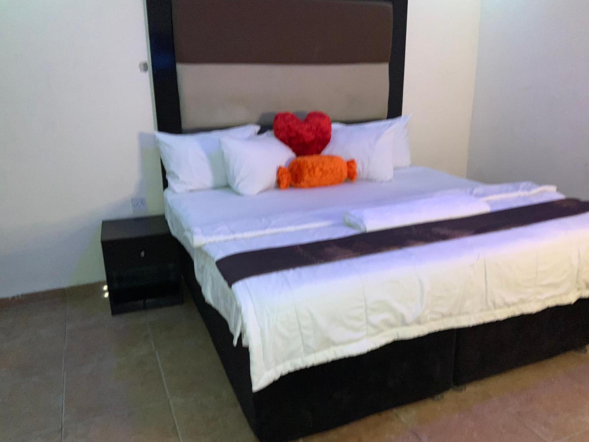 Senators Suites And Towers Hotel Omole Экстерьер фото
